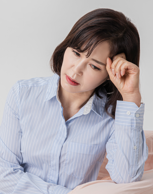 걱정하는 여성